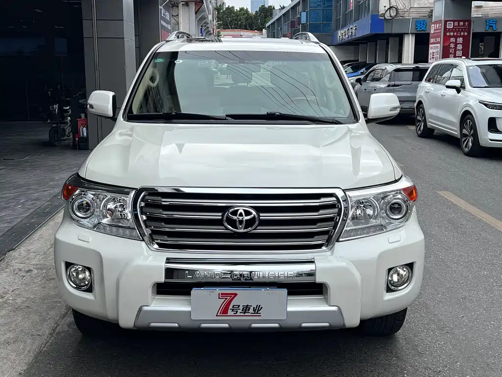 Toyota Land Cruiser 2017 — фото 2