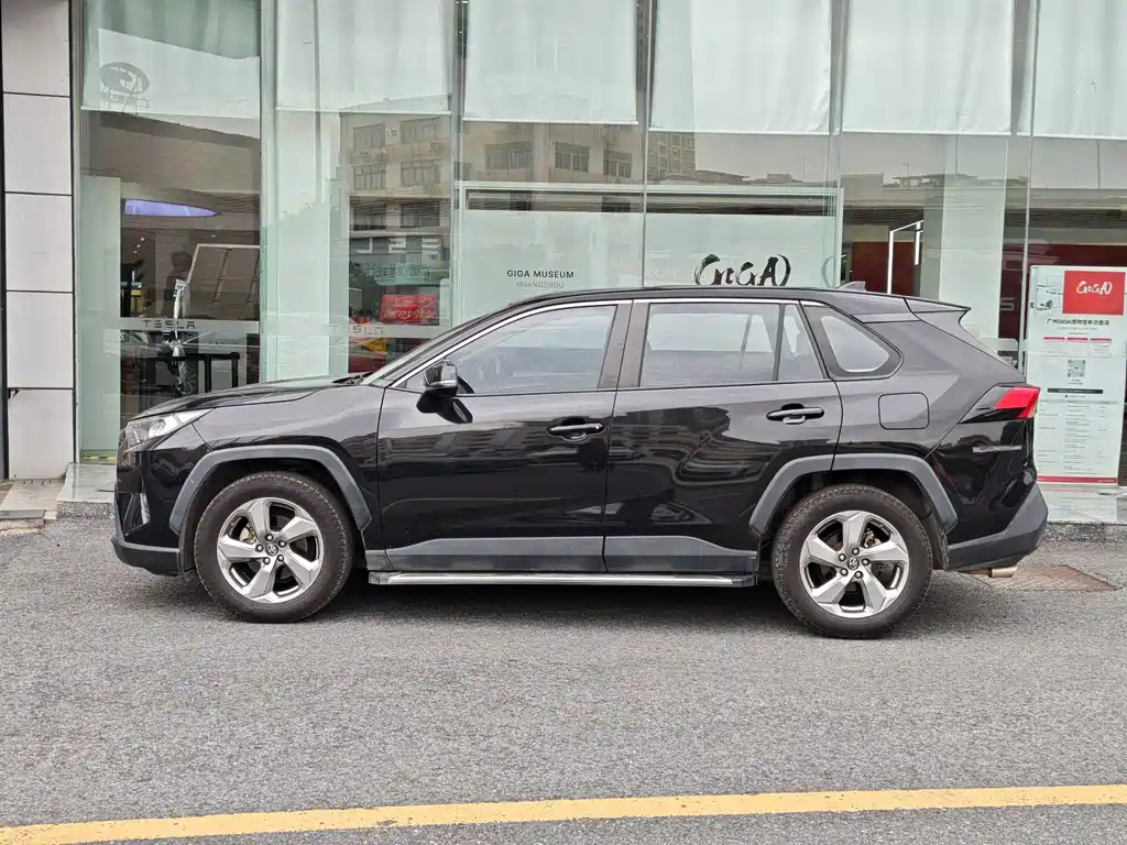 Toyota RAV4 2022 — фото 4