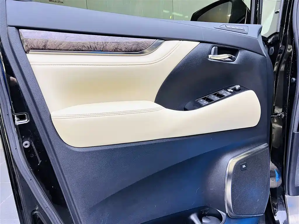 Toyota Vellfire 2021 — фото 11