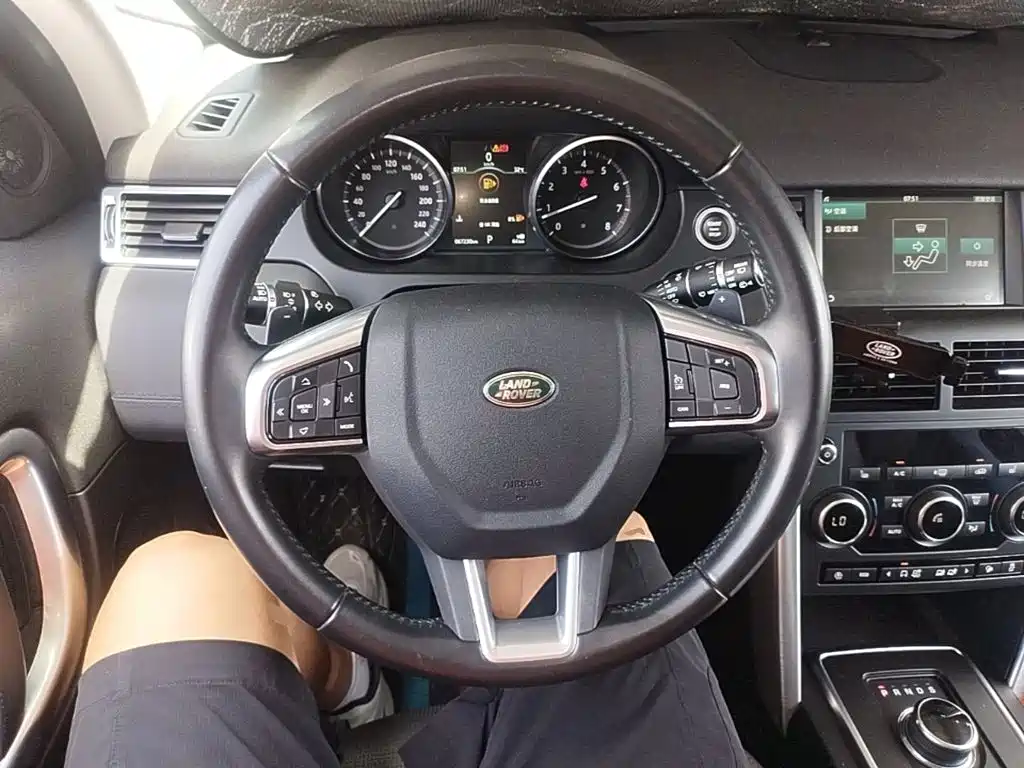 Land Rover Discovery Sport 2018 — фото 11