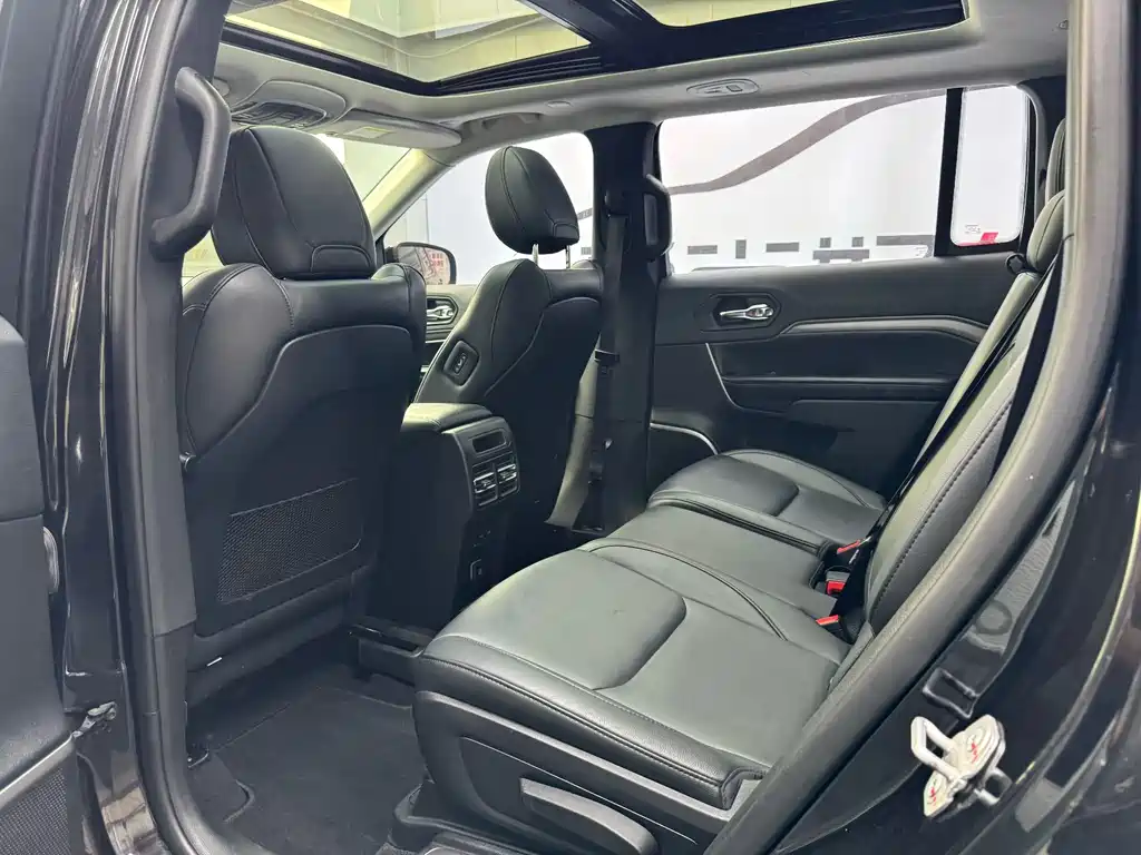 Jeep Commander 2019 — фото 12
