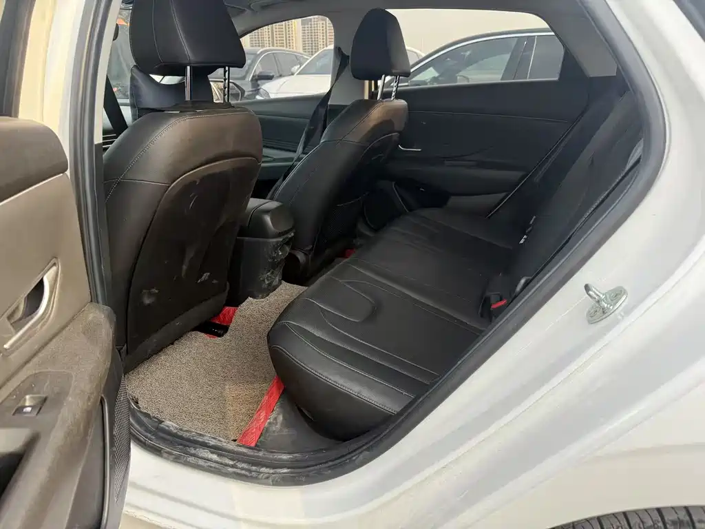 Hyundai Elantra 2022