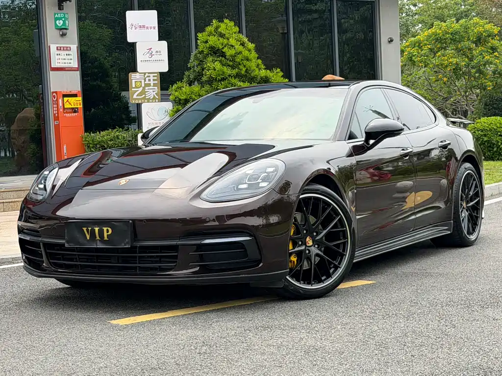 Porsche Panamera 2018 — фото 1