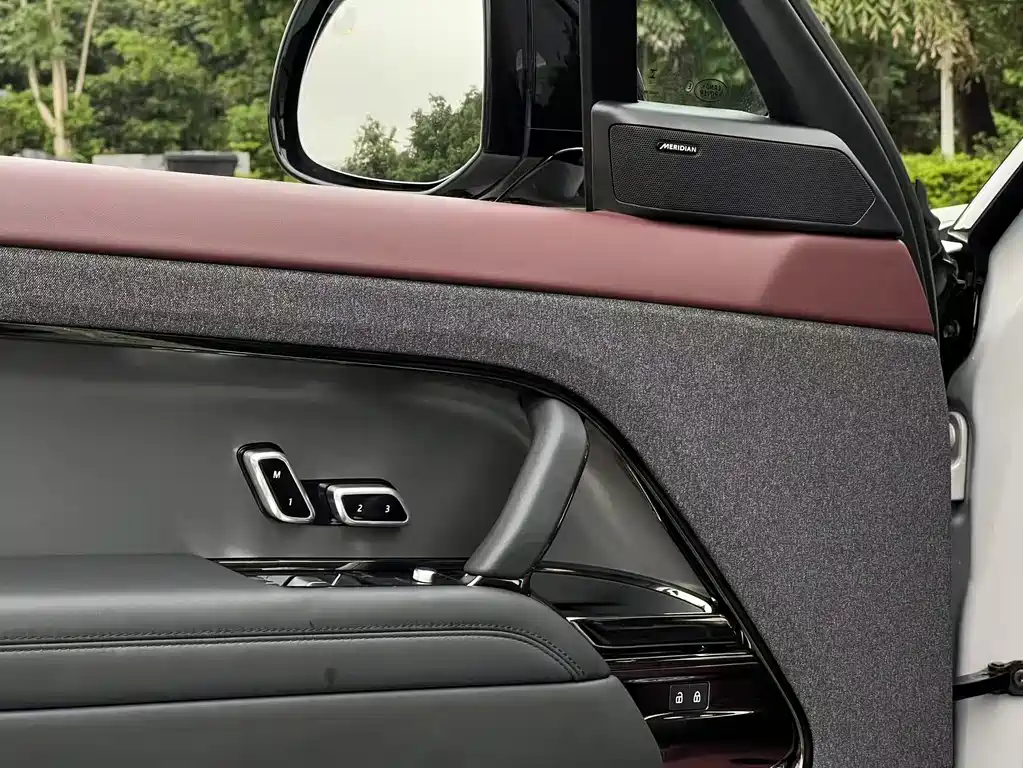 Land Rover Sport 2023 — фото 14