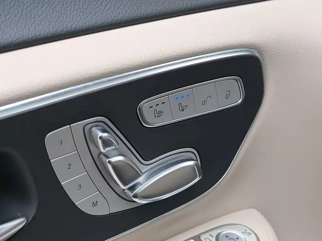 Mercedes-Benz V-Class 2018 — фото 24
