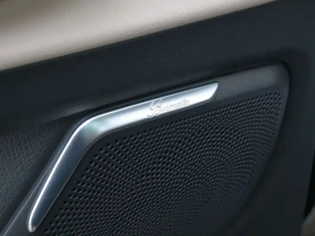 Mercedes-Benz V-Class 2018 — фото 25