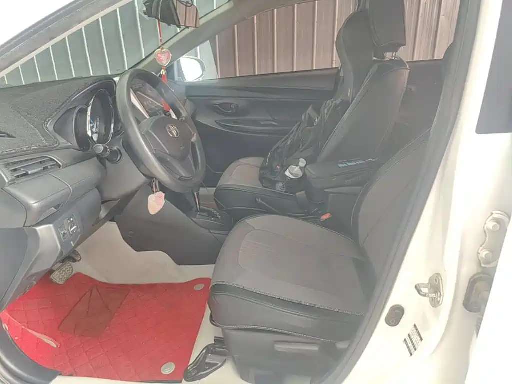 Toyota Yaris L 2017 — фото 15