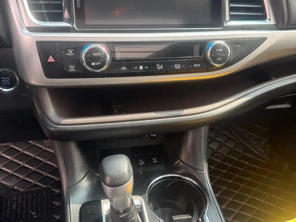 Toyota Highlander 2020 — фото 10