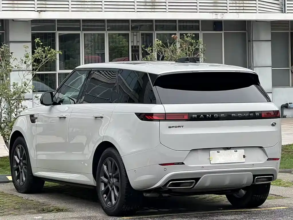 Land Rover Sport 2023 — фото 7