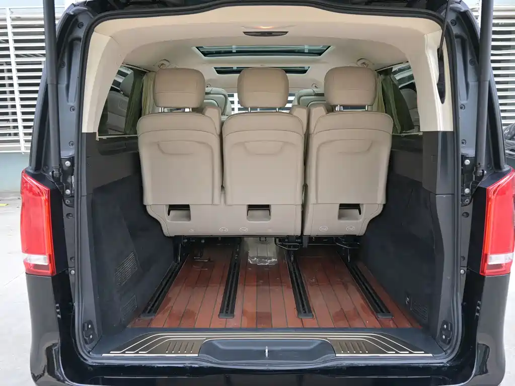 Mercedes-Benz V-Class 2018 — фото 35