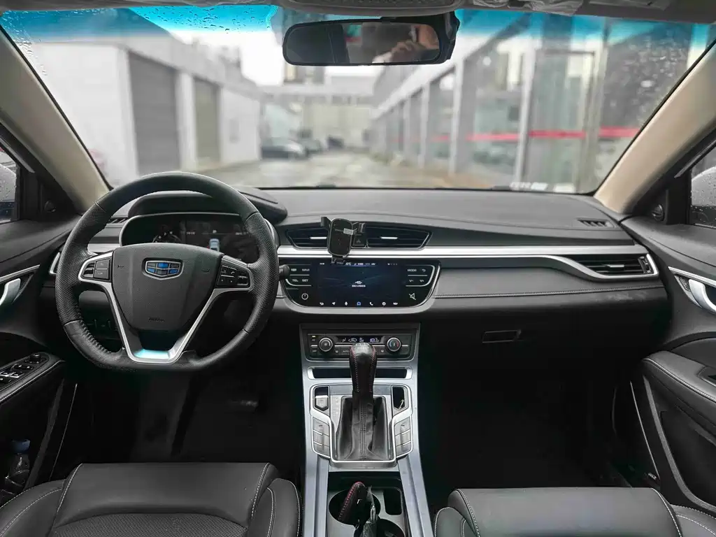 Geely Emgrand 2018