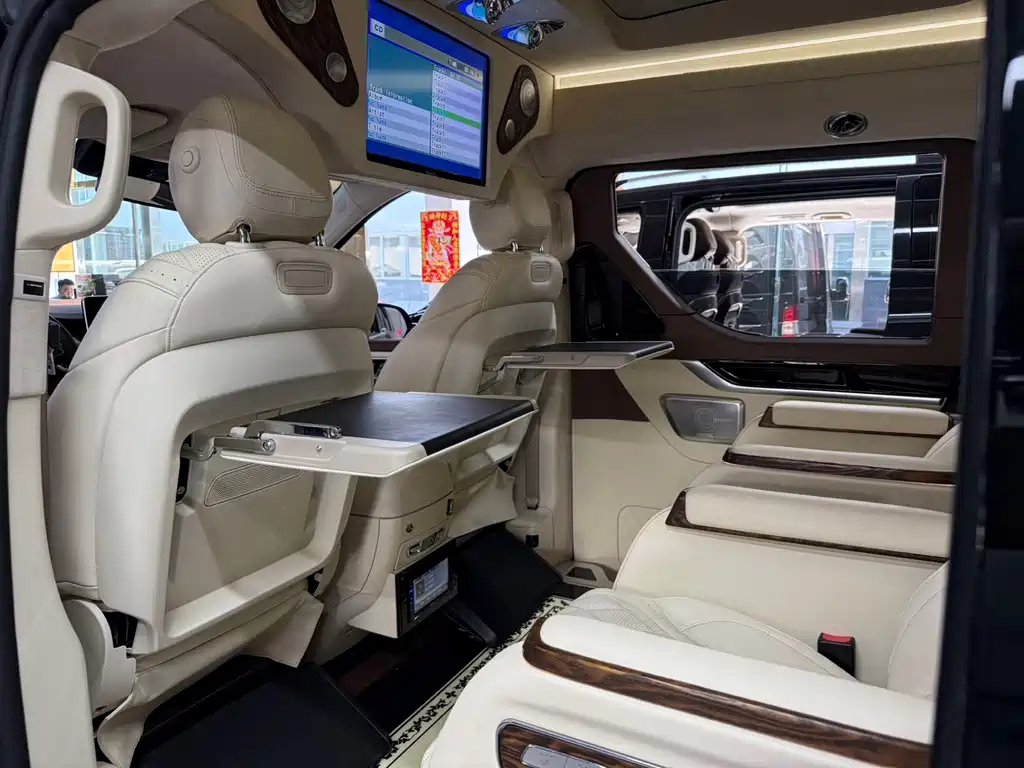 Mercedes-Benz V-Class 2020 — фото 13