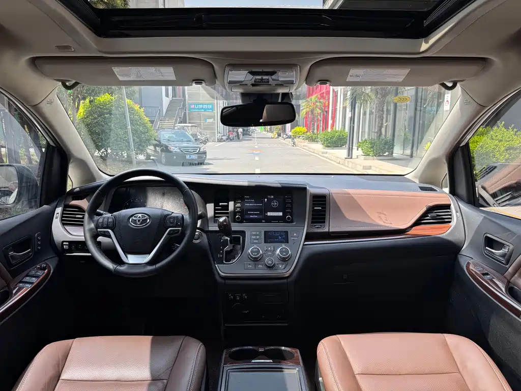 Toyota Sienna 2019 — фото 15