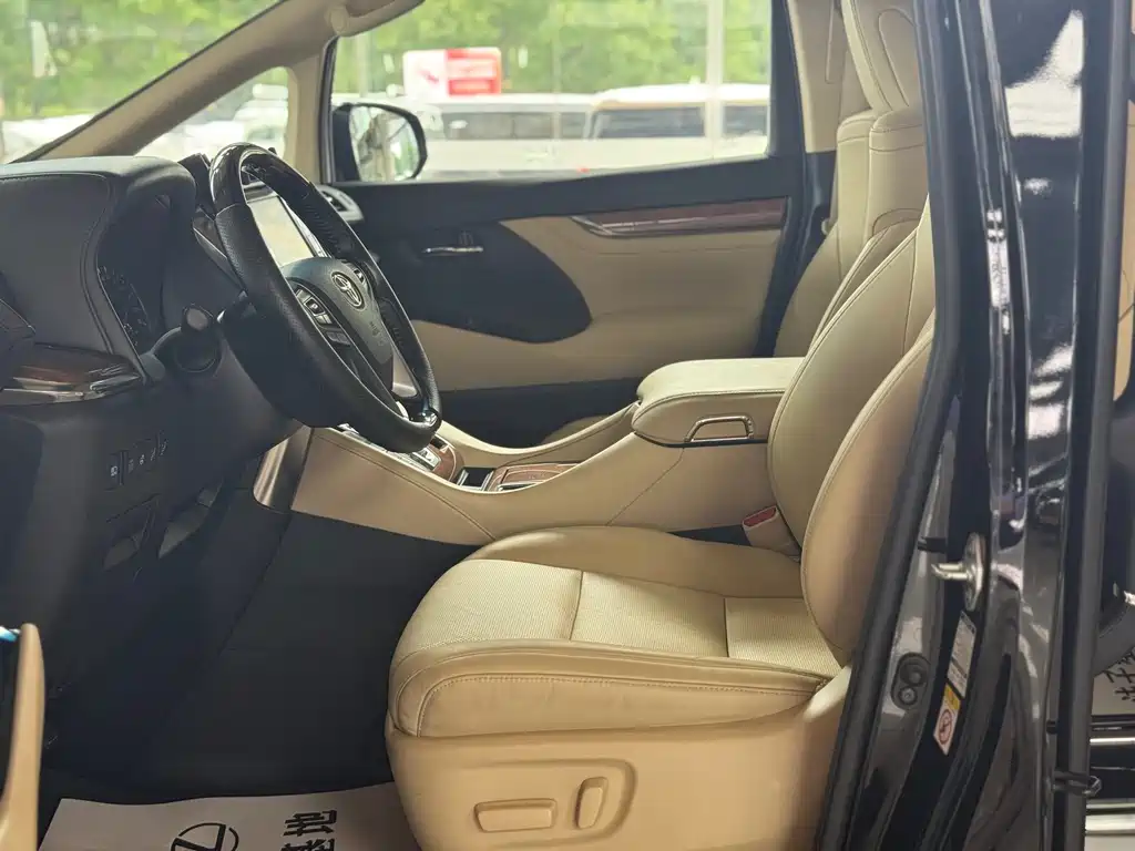 Toyota Alphard 2018 — фото 11