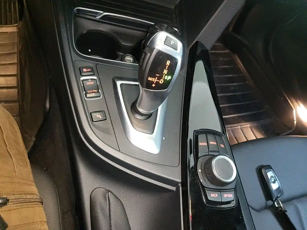 BMW 3 Series 2017 — фото 14