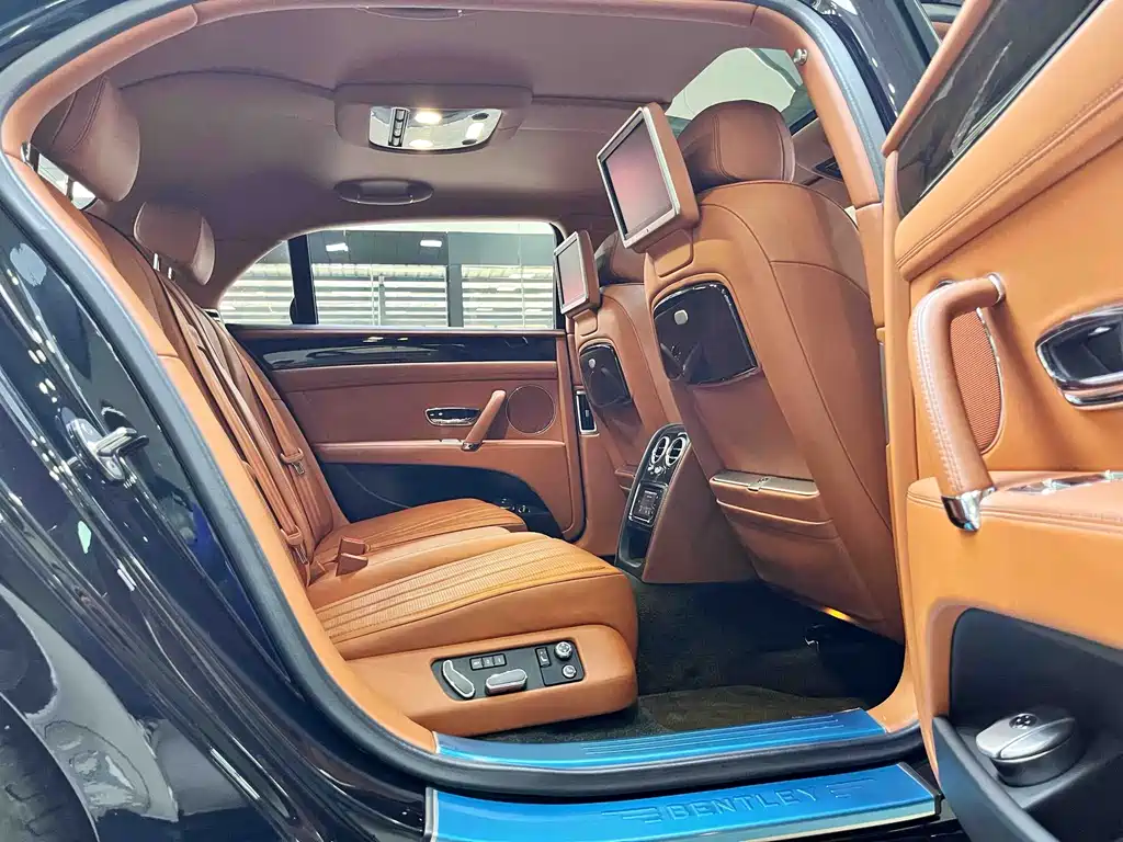 Bentley Flying Spur 2015 — фото 12