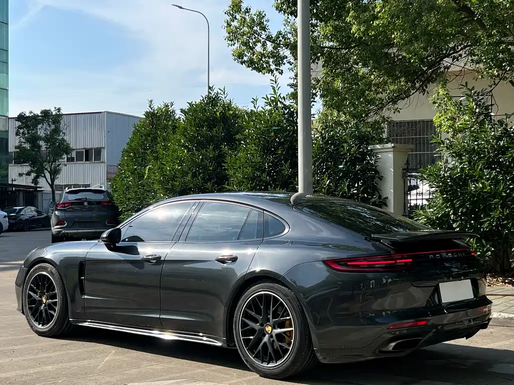 Porsche Panamera 2018 — фото 13