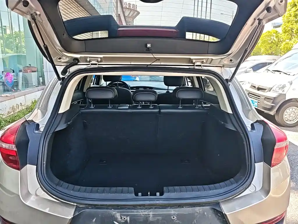 Geely Emgrand GS 2018 — фото 19