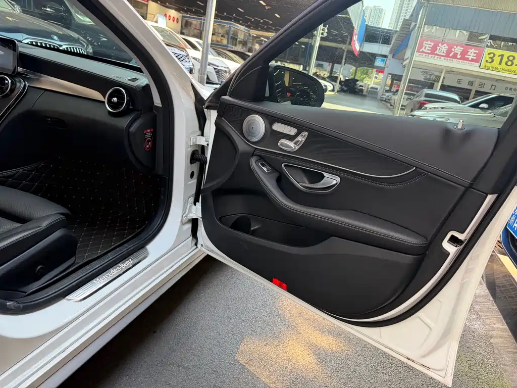 Mercedes-Benz C-Class 2019 — фото 17