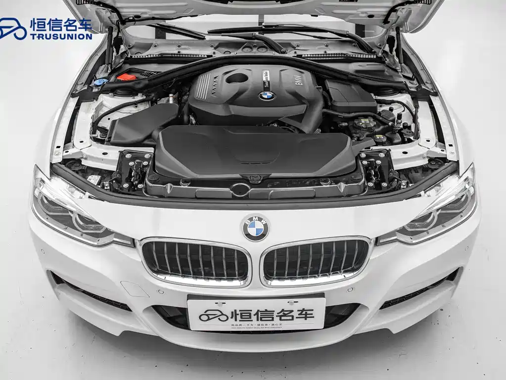 BMW 3 Series 2018 — фото 20