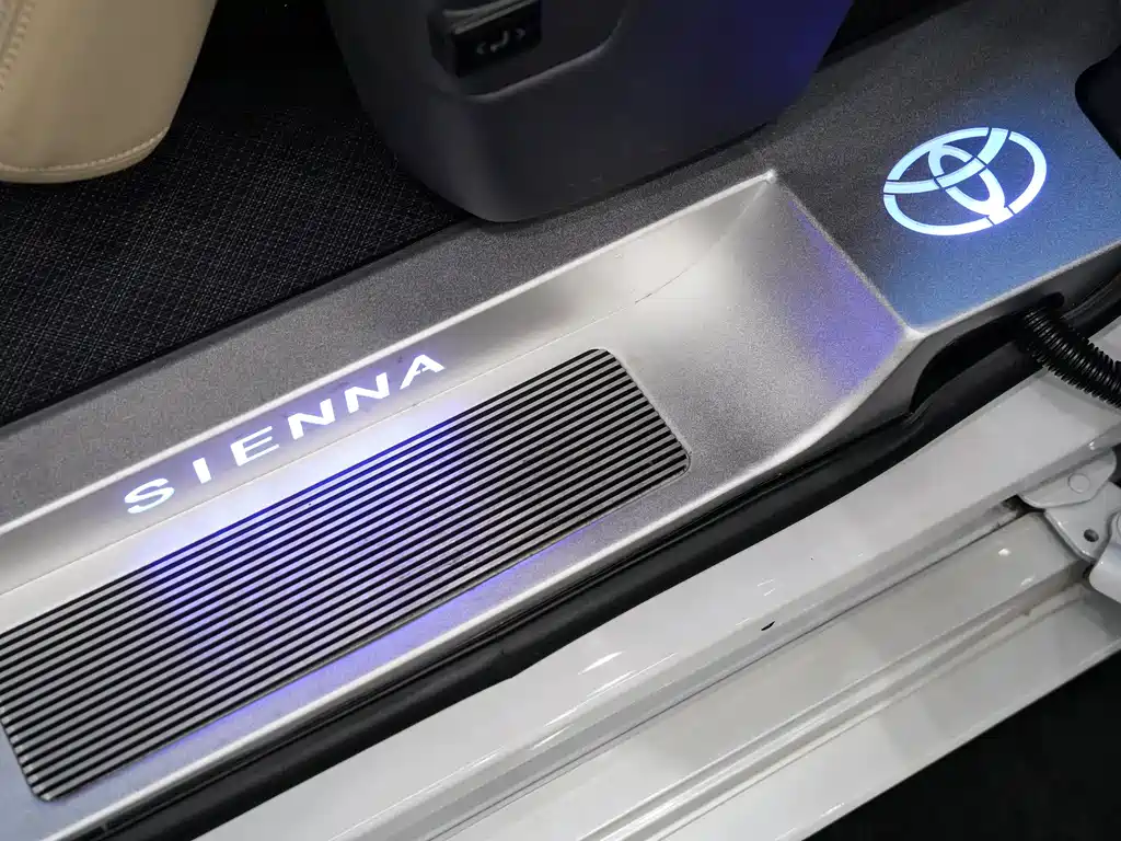 Toyota Sienna 2025 — фото 25