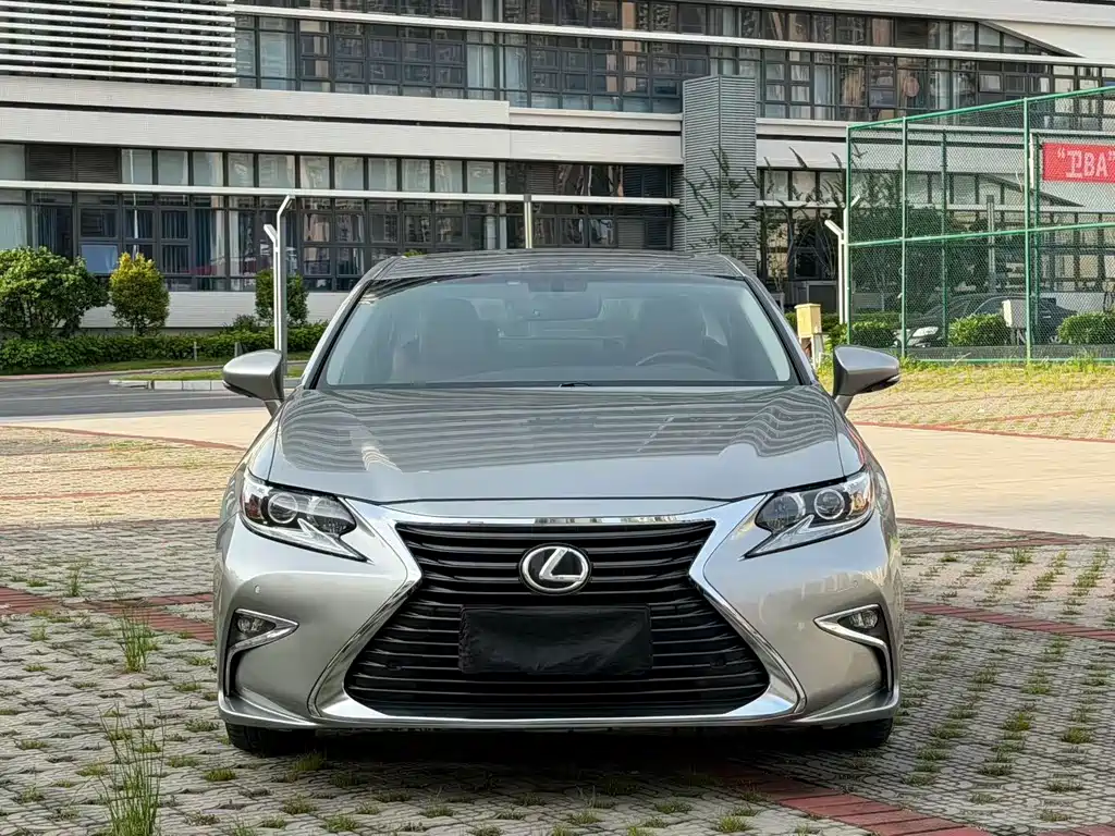 Lexus ES 2018 — фото 2