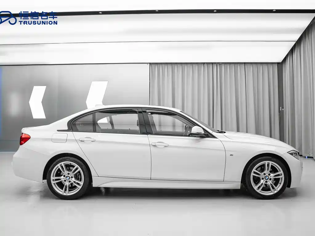 BMW 3 Series 2018 — фото 10