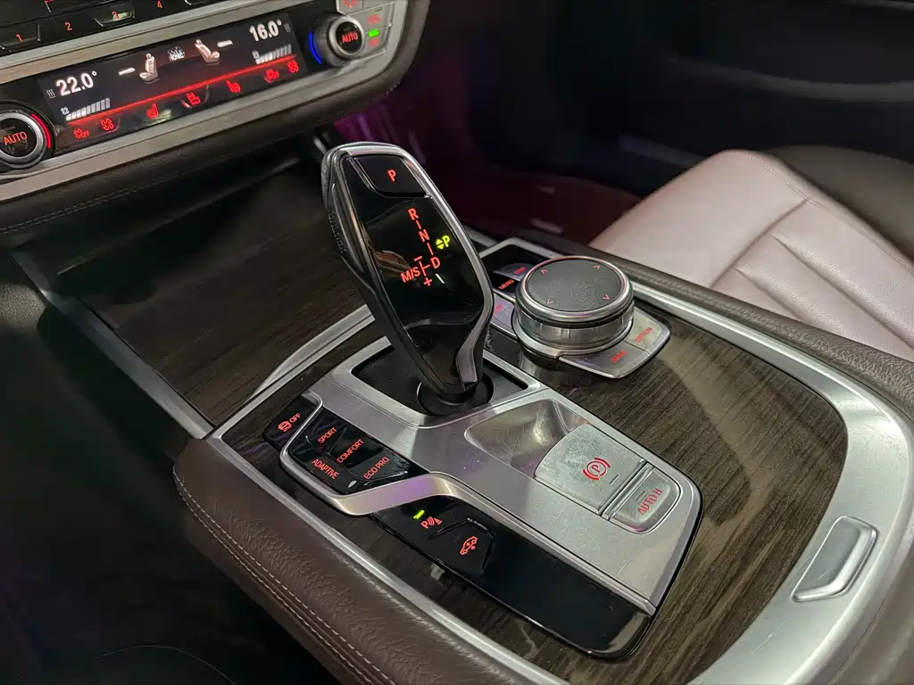 BMW 7 Series 2016 — фото 17