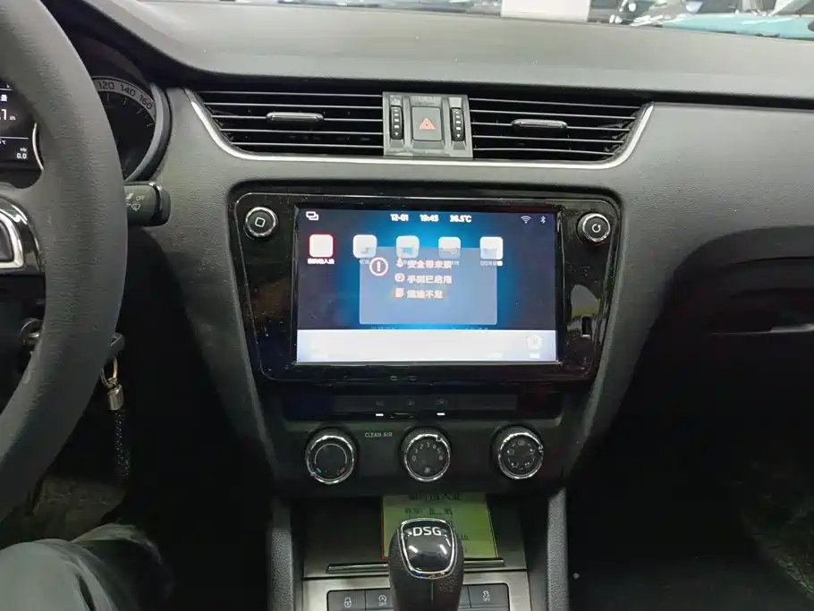 Skoda Octavia 2019 — фото 13