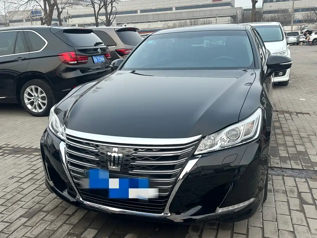Toyota Crown 2017 — фото 1