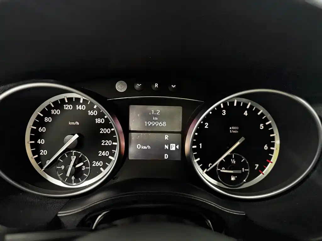 Mercedes-Benz R-Class 2017 — фото 12