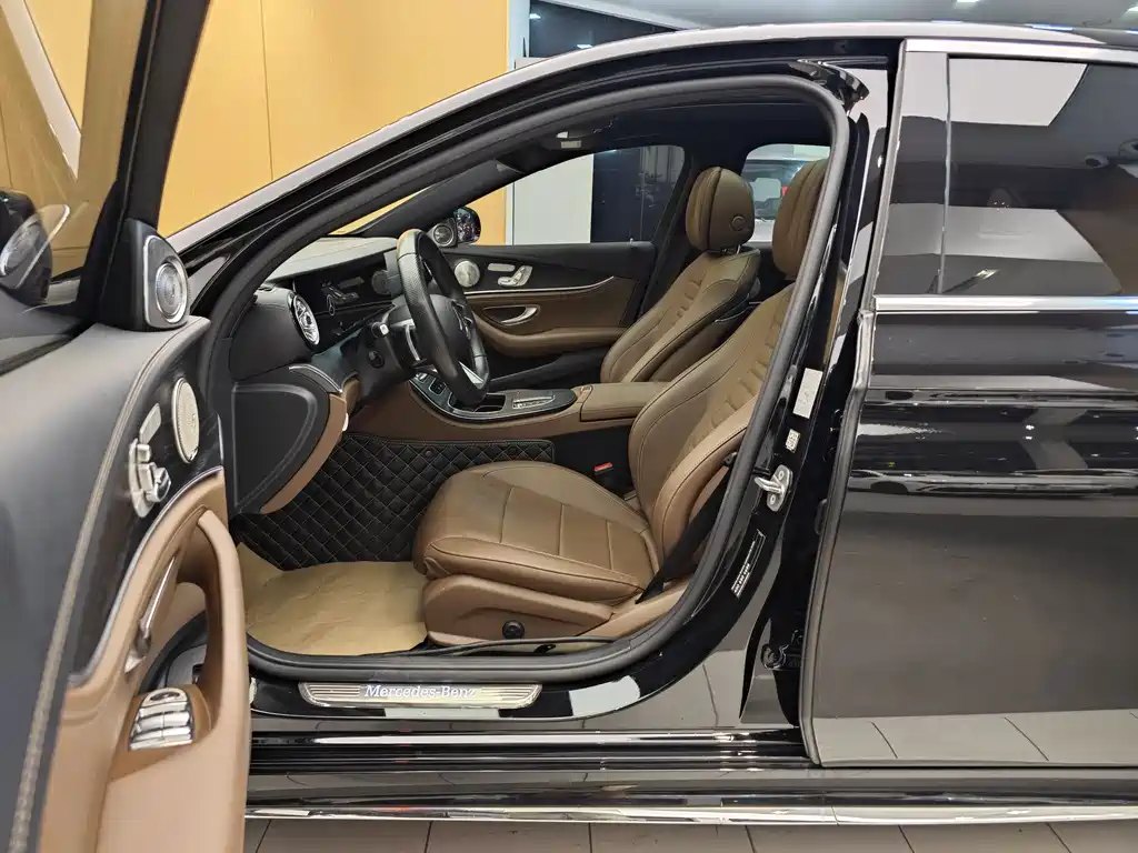 Mercedes-Benz E-Class 2023 — фото 13