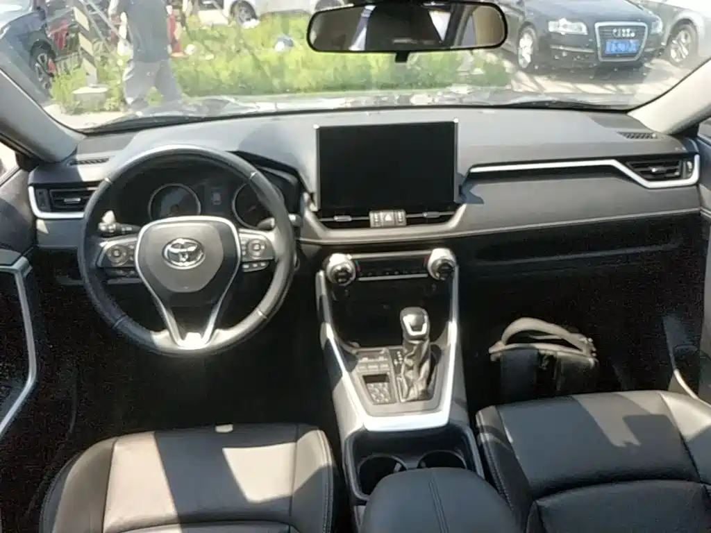 Toyota Wildlander 2023 — фото 10