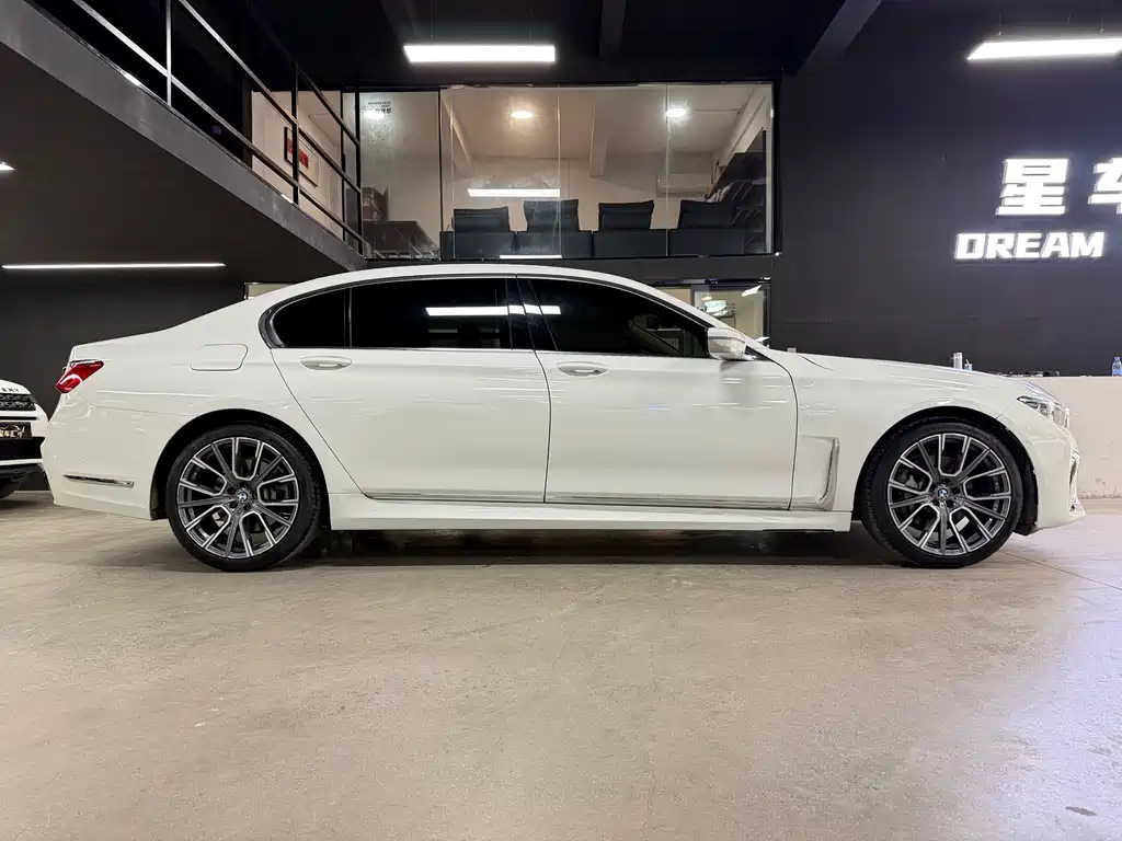 BMW 7 Series 2016 — фото 10
