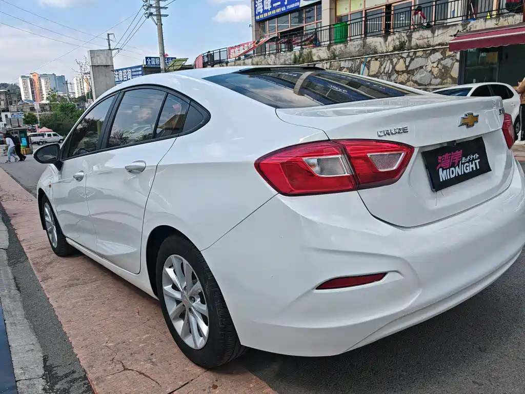 Chevrolet Cruze 2018 — фото 15