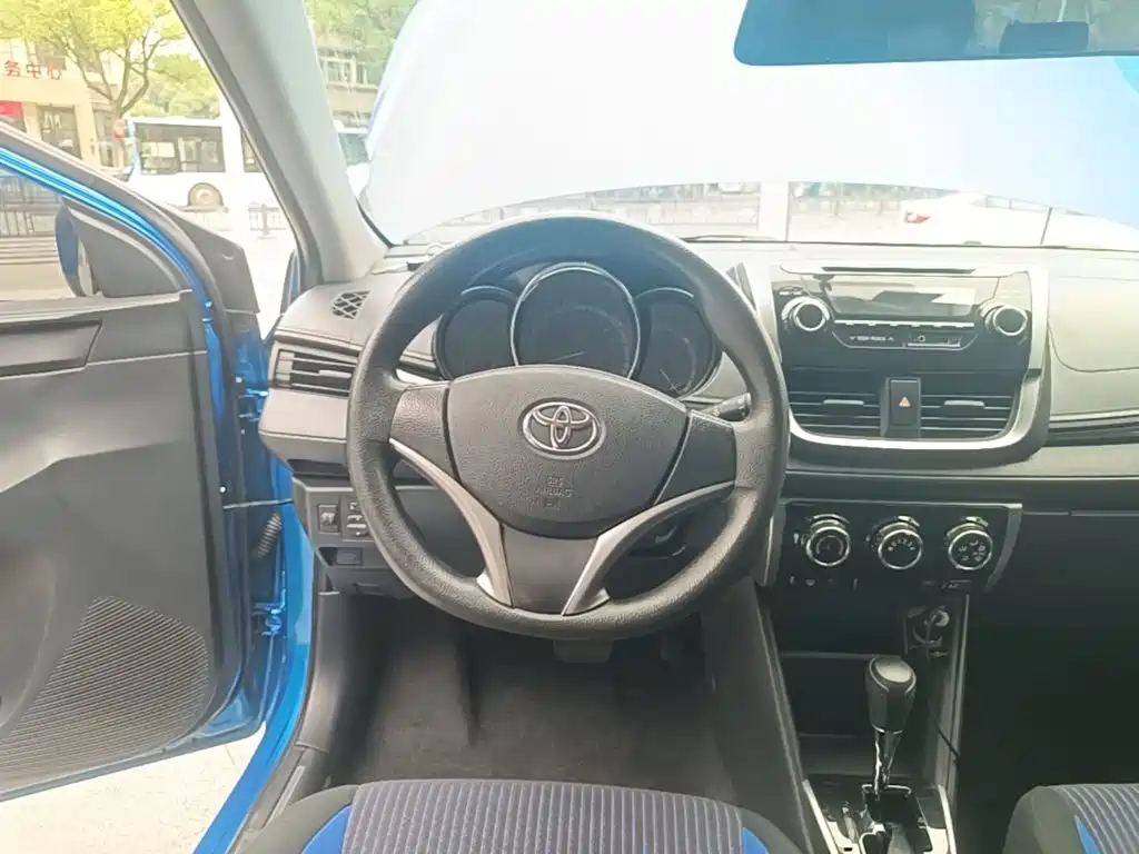 Toyota Yaris L 2016 — фото 11