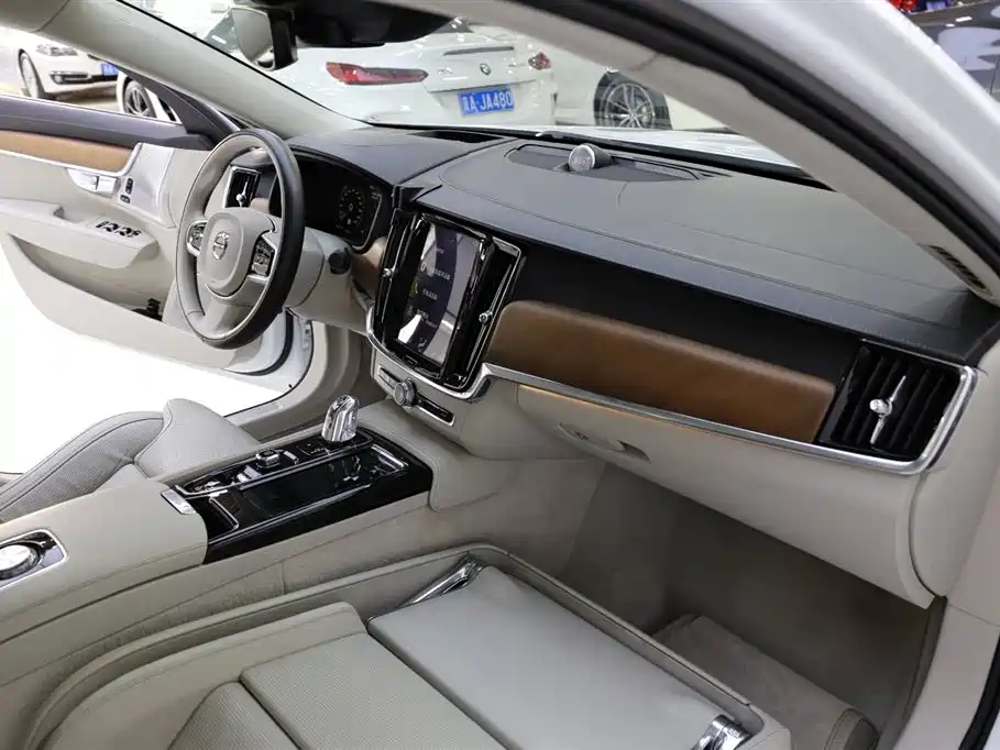 Volvo S90 PHEV 2020 — фото 19