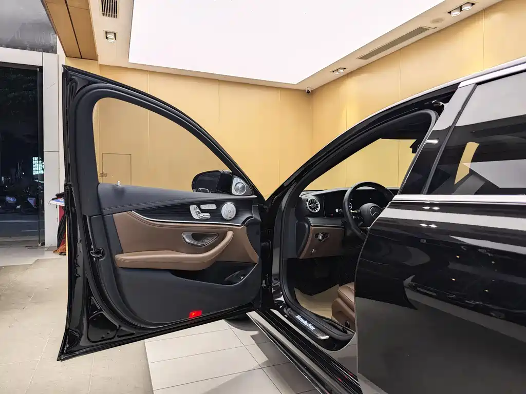 Mercedes-Benz E-Class 2023 — фото 7