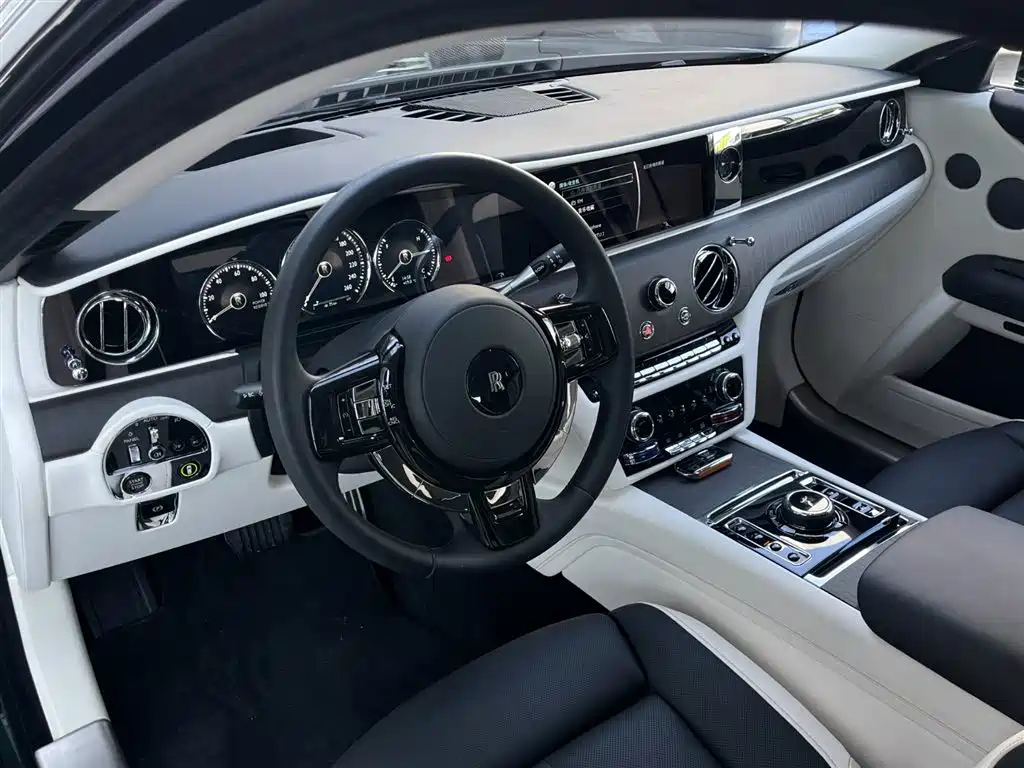 Rolls-Royce Ghost 2022 — фото 11