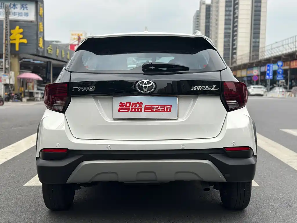 Toyota Yaris L 2023 — фото 3