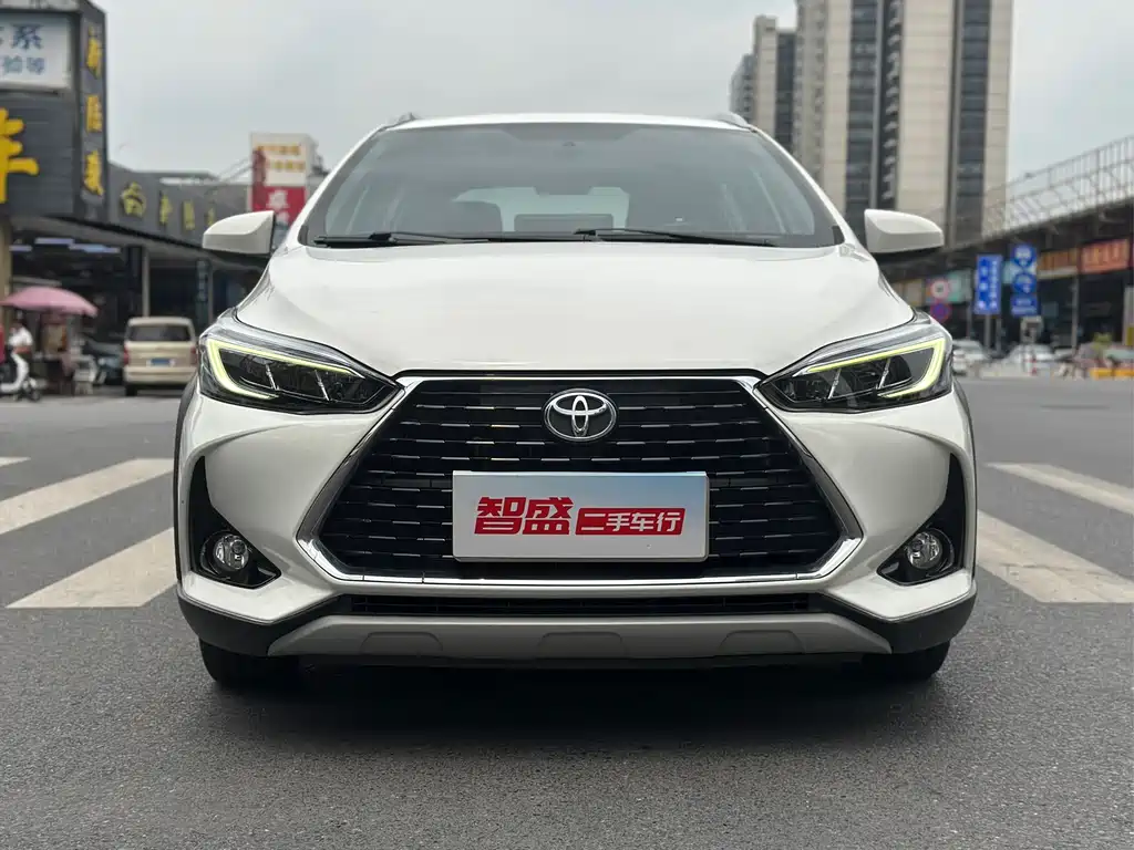 Toyota Yaris L 2023 — фото 2
