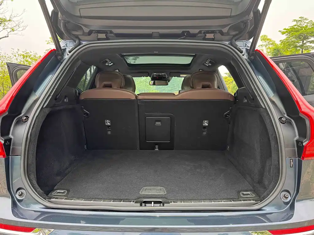 Volvo XC60 2020 — фото 24