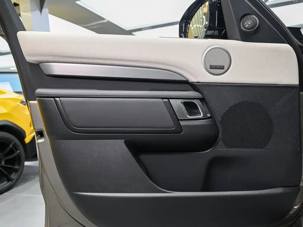 Land Rover Discovery 2022 — фото 15