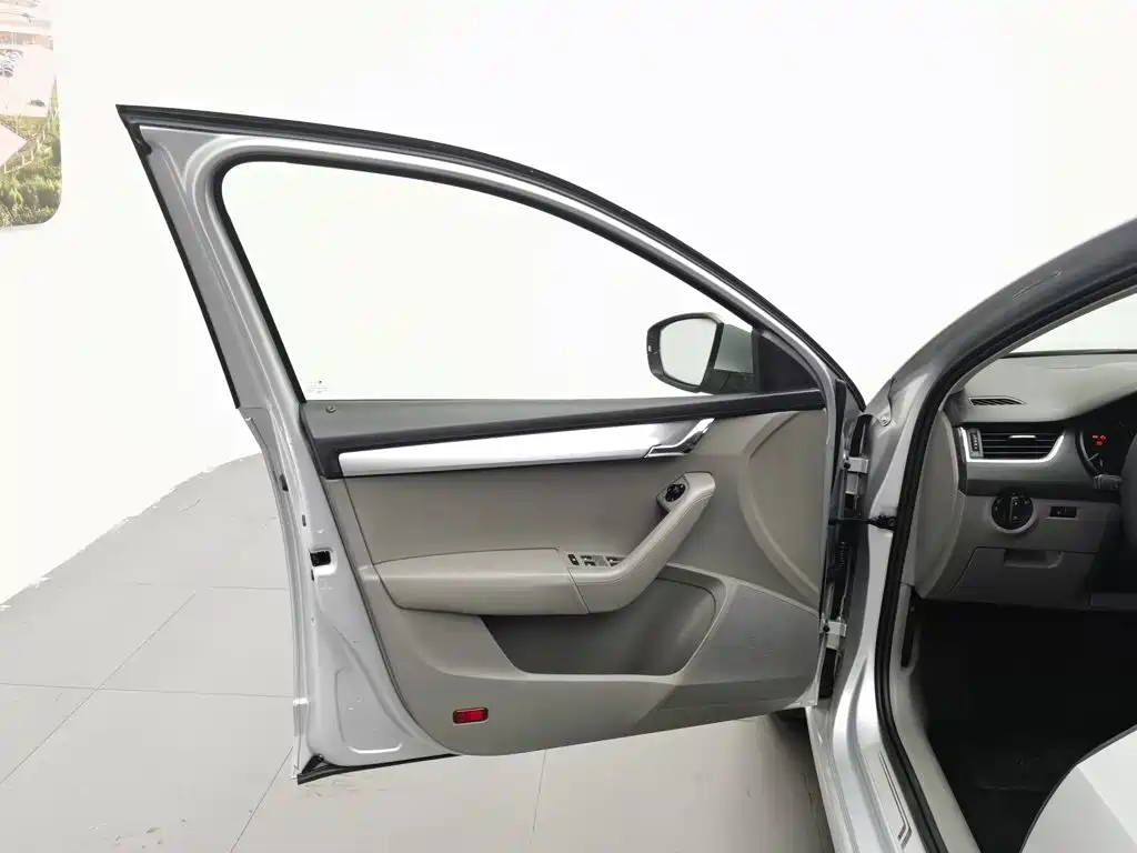 Skoda Octavia 2015 — фото 8