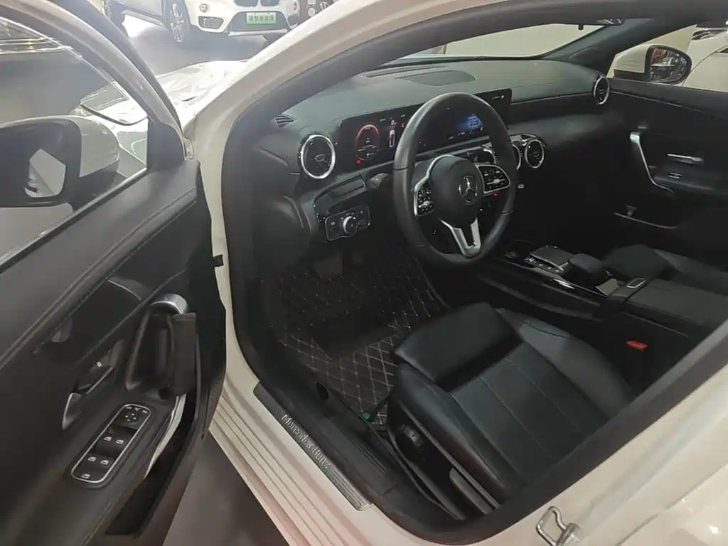 Mercedes-Benz A-Class 2021 — фото 16