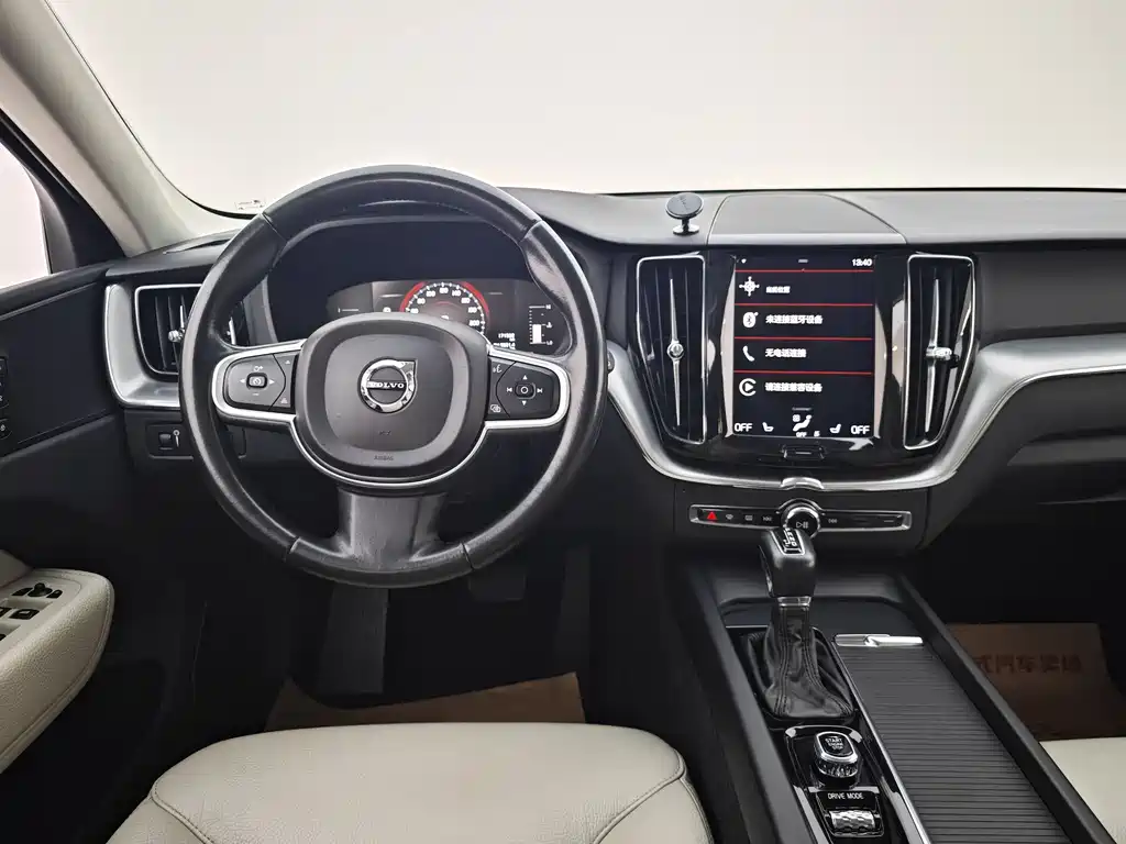 Volvo XC60 2018 — фото 18