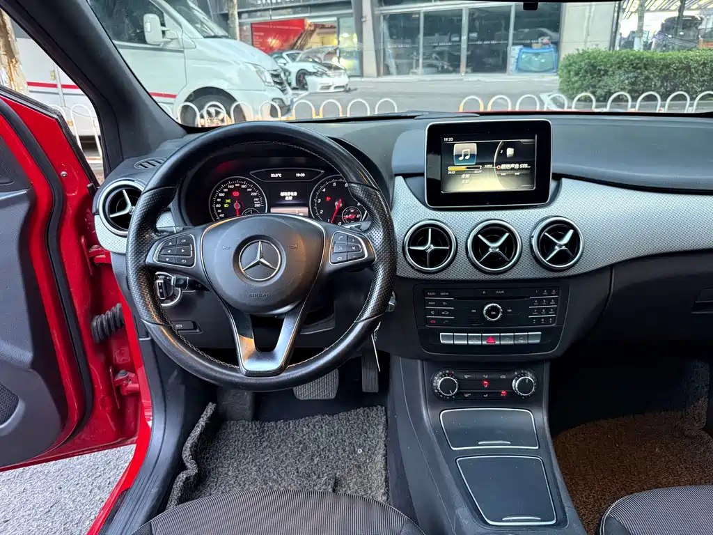 Mercedes-Benz B-Class 2015 — фото 15