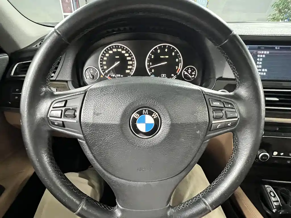 BMW 7 Series 2012 — фото 10