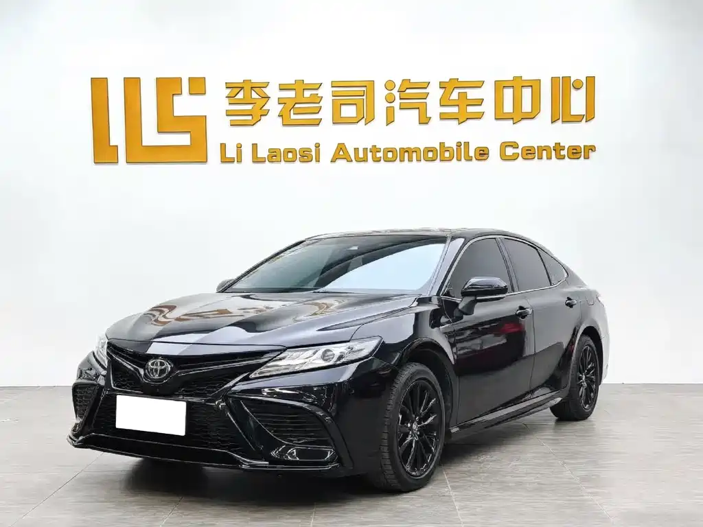 Toyota Camry 2022 — фото 1