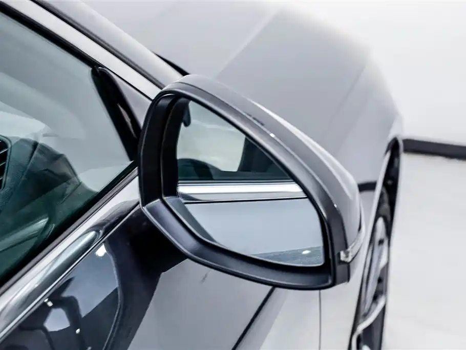 Audi A4L 2023 — фото 25
